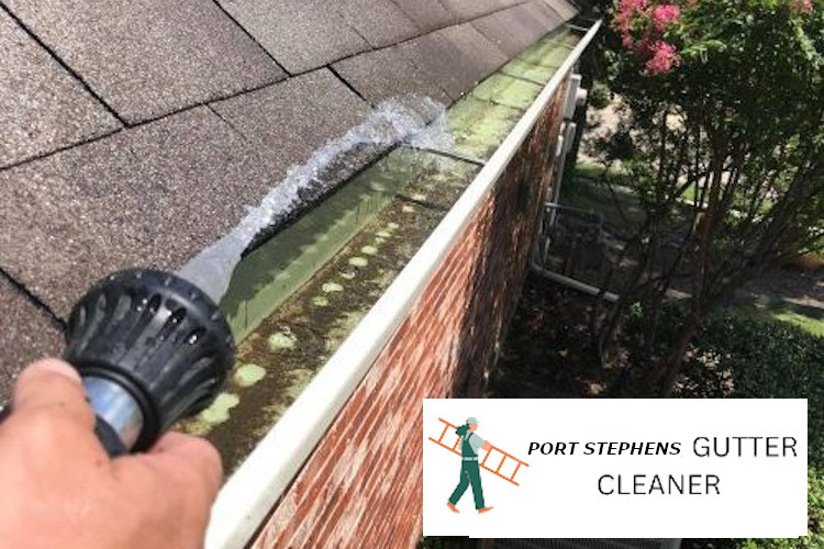 
Portstephens Gutter Cleaner`s Rinsing Perfection using Garden Hose